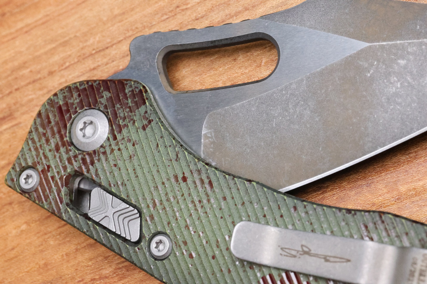 MICROTECH KNIVES MANUAL STITCH RAM LOK FLUTED ALUMINUM OUTBREAK W/ M390MK SIGNATURE SERIES 169RL-1FLOBS