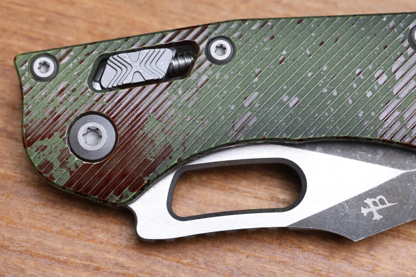 MICROTECH KNIVES MANUAL STITCH RAM LOK FLUTED ALUMINUM OUTBREAK W/ M390MK SIGNATURE SERIES 169RL-1FLOBS