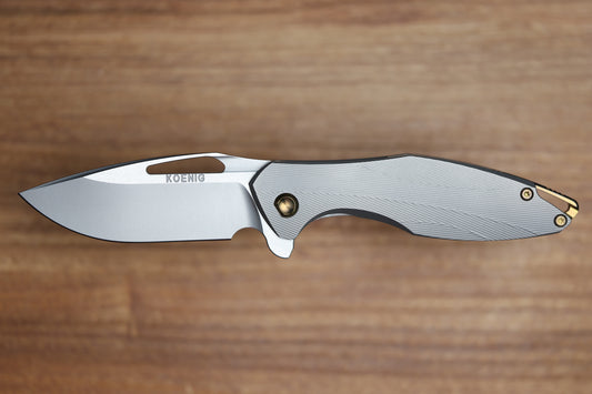 KOENIG MINI ARIUS - PATTERNED TITANIUM HANDLE GOLD HARDWARE - M390 BLADE