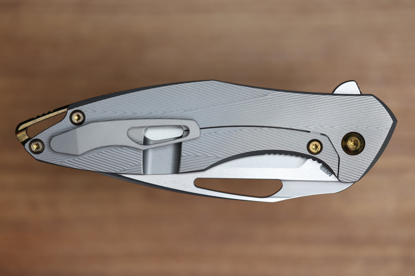 KOENIG MINI ARIUS - PATTERNED TITANIUM HANDLE GOLD HARDWARE - M390 BLADE
