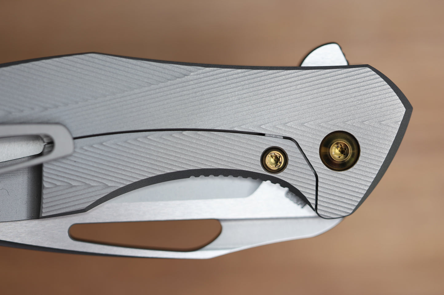 KOENIG MINI ARIUS - PATTERNED TITANIUM HANDLE GOLD HARDWARE - M390 BLADE