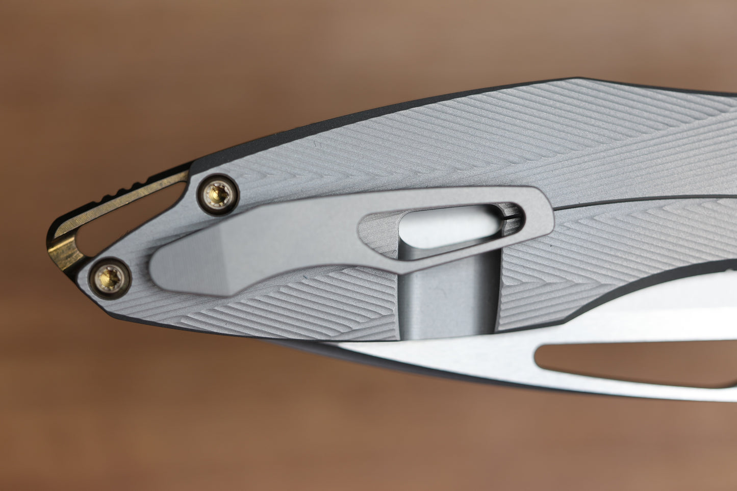 KOENIG MINI ARIUS - PATTERNED TITANIUM HANDLE GOLD HARDWARE - M390 BLADE