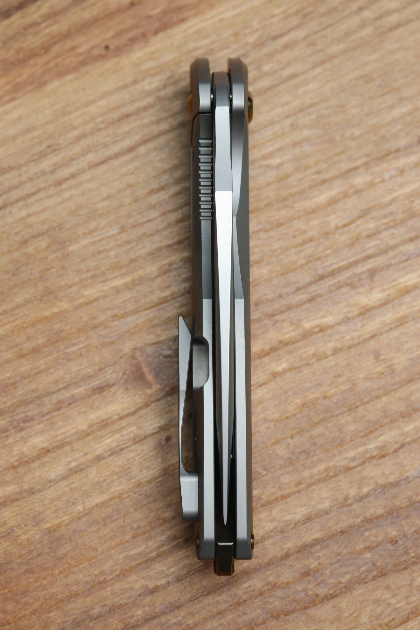 KOENIG MINI ARIUS - PATTERNED TITANIUM HANDLE GOLD HARDWARE - M390 BLADE