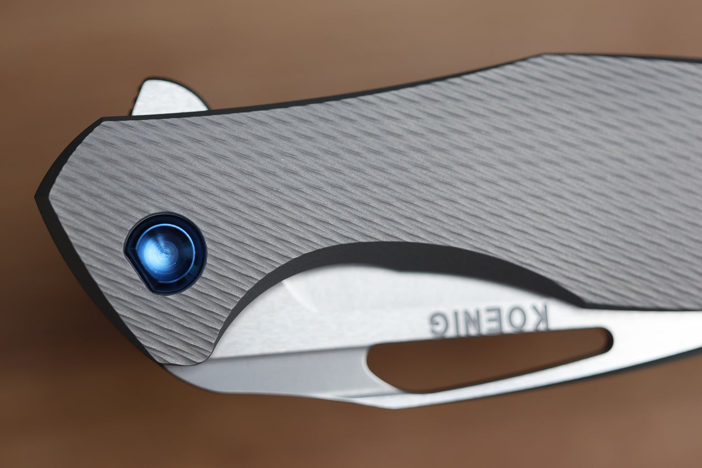KOENIG MINI ARIUS - CORDA PATTERN TITANIUM HANDLE BLUE HARDWARE- M390 BLADE