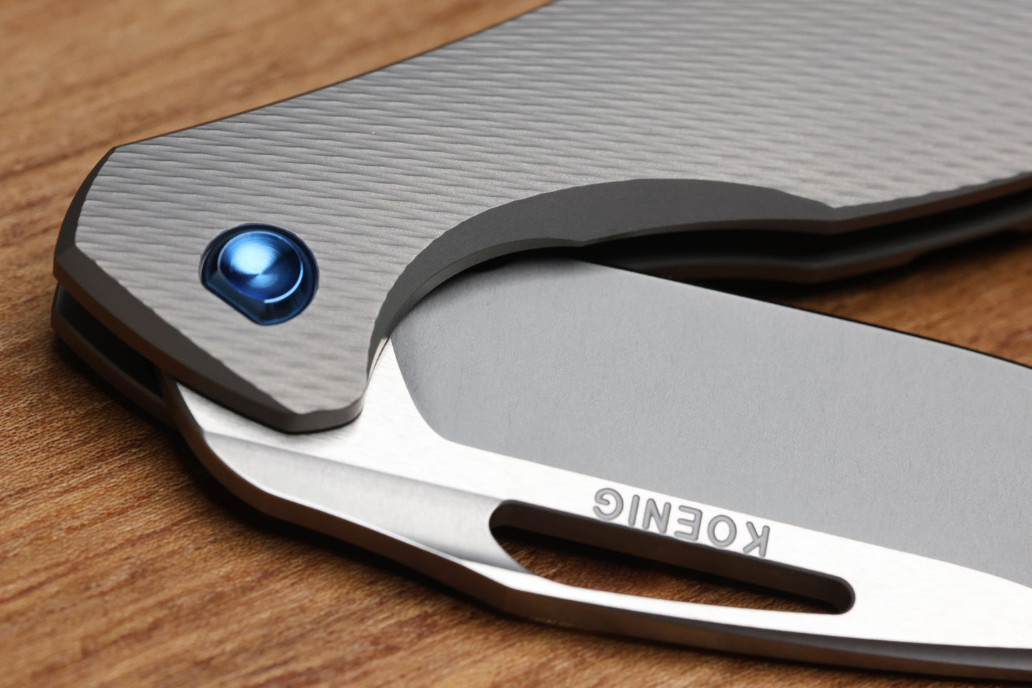 KOENIG MINI ARIUS - CORDA PATTERN TITANIUM HANDLE BLUE HARDWARE- M390 BLADE