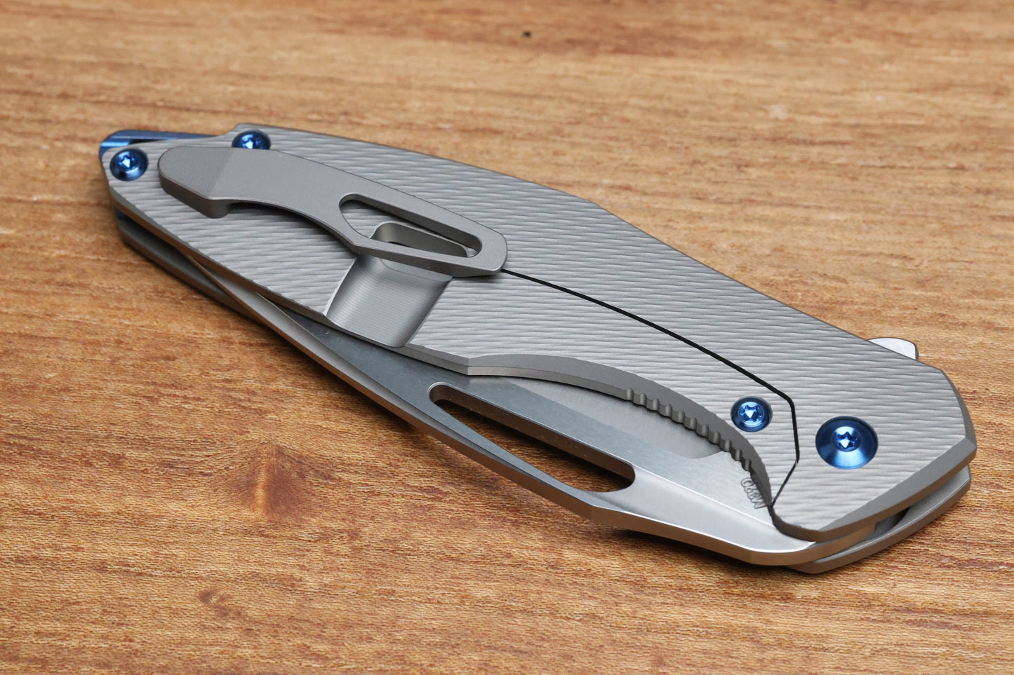 KOENIG MINI ARIUS - CORDA PATTERN TITANIUM HANDLE BLUE HARDWARE- M390 BLADE