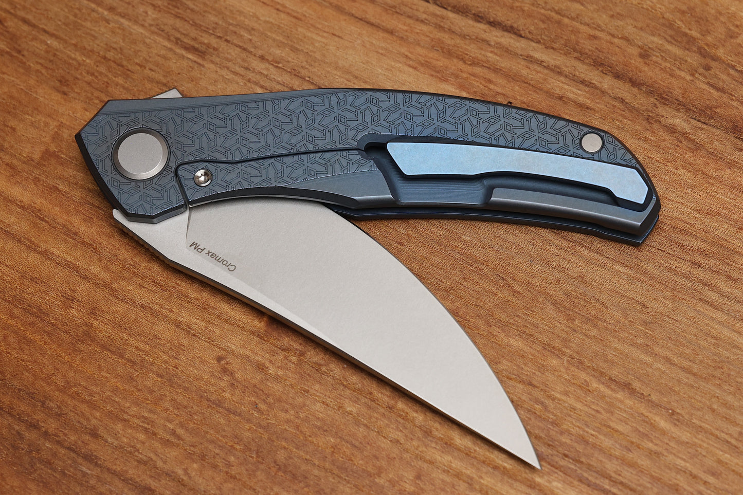 SHIROGOROV QUANTUM R1P LEFTY – BLUE TITANIUM HANDLE – CROMAX PM – MRBS