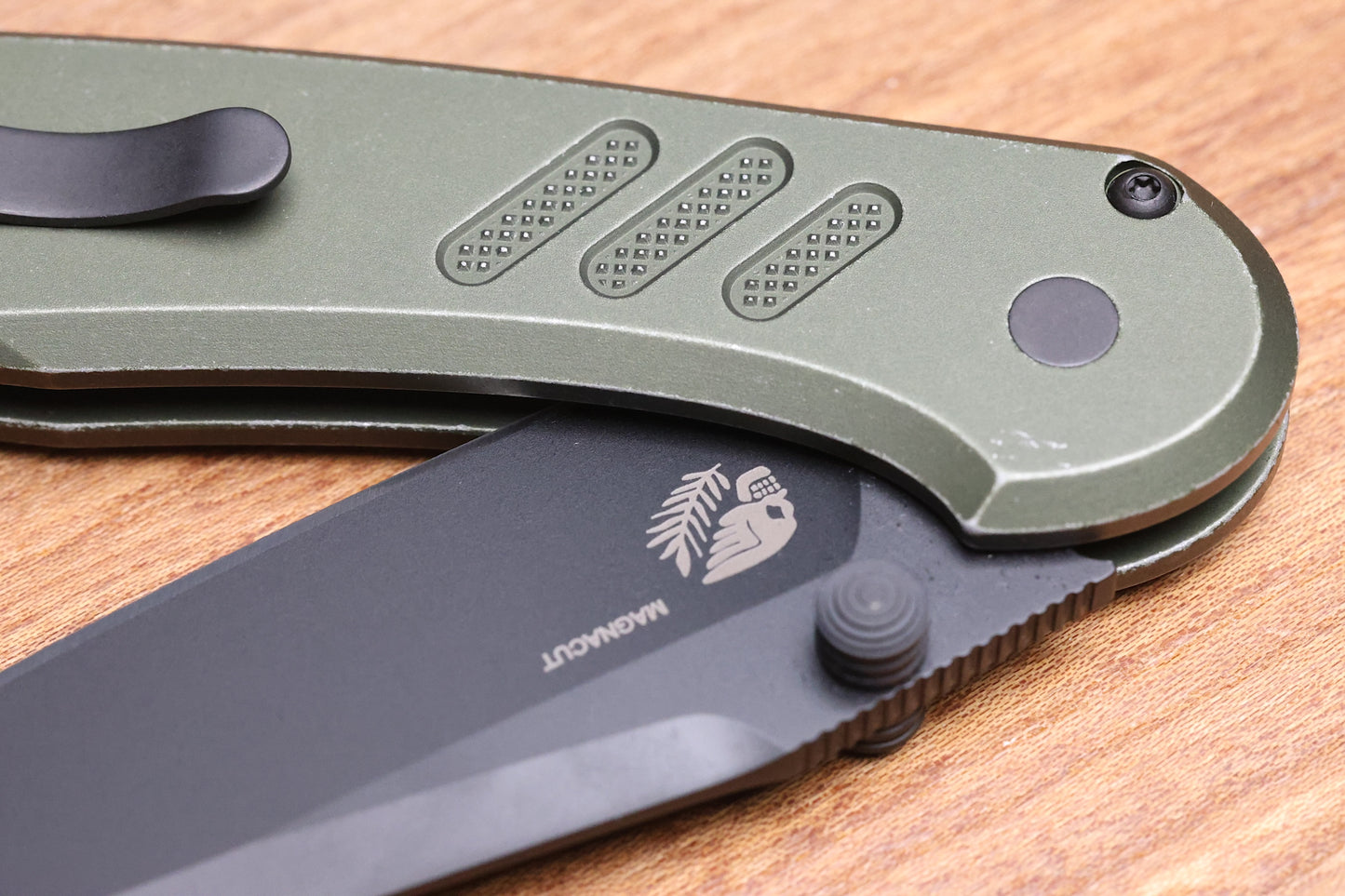 PRO-TECH PEACE NEIGHBOR AVALON BATTLEWORN GREEN BUTTON LOCK DLC DROP POINT PN1103-BW