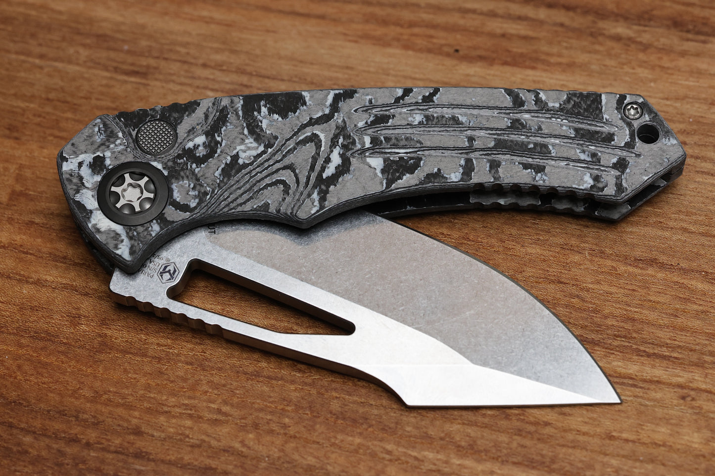 HERETIC KNIVES PARIAH MANUAL BUTTON LOCK FOLDING KNIFE WHITE CAMO CARBON 4" MAGNACUT STONEWASH H046-2A-WT/CC