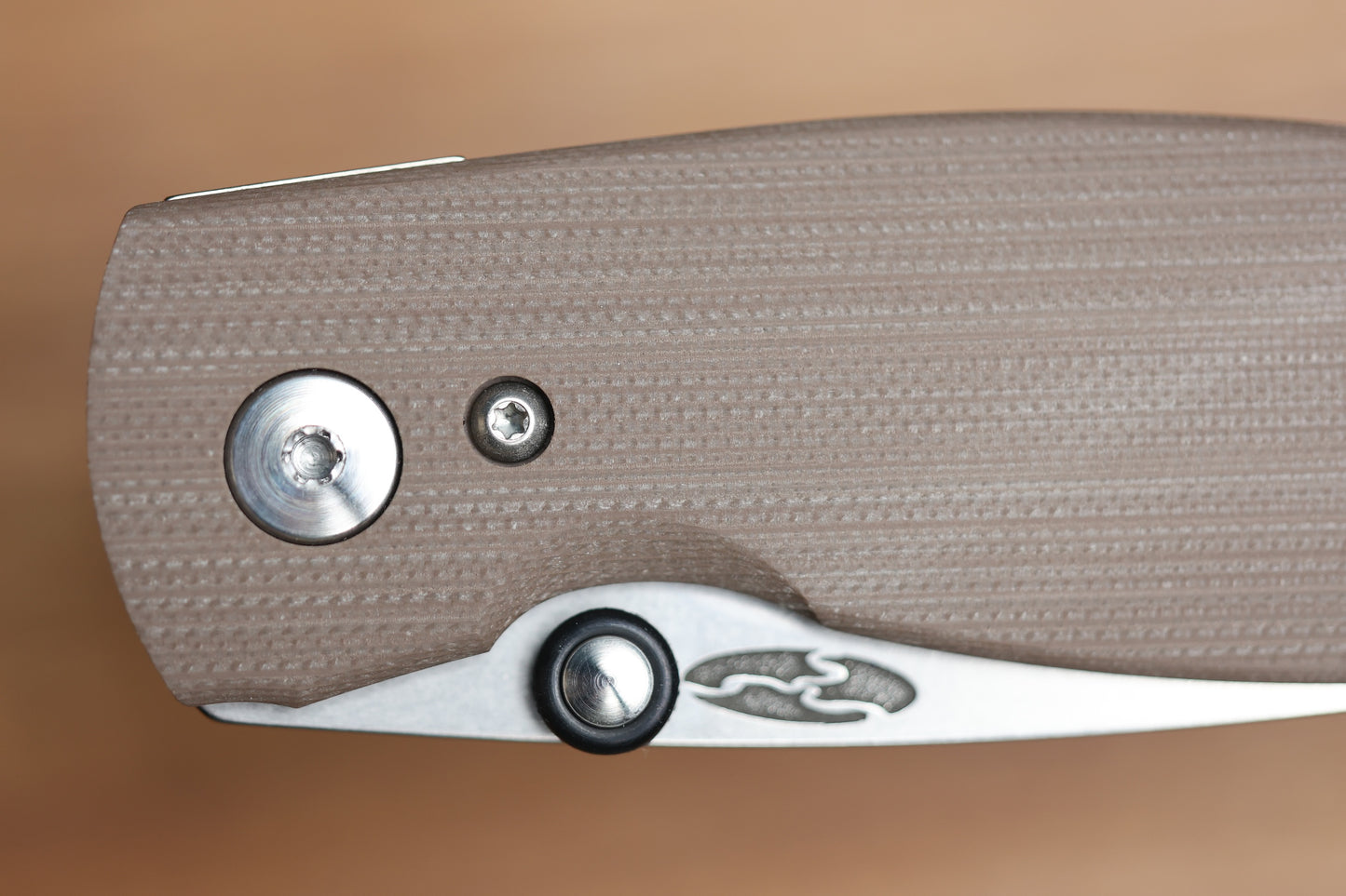 THREE RIVERS MANUFACTURING NEUTRON 2 EARTH BROWN G10 MAGNACUT BLADE