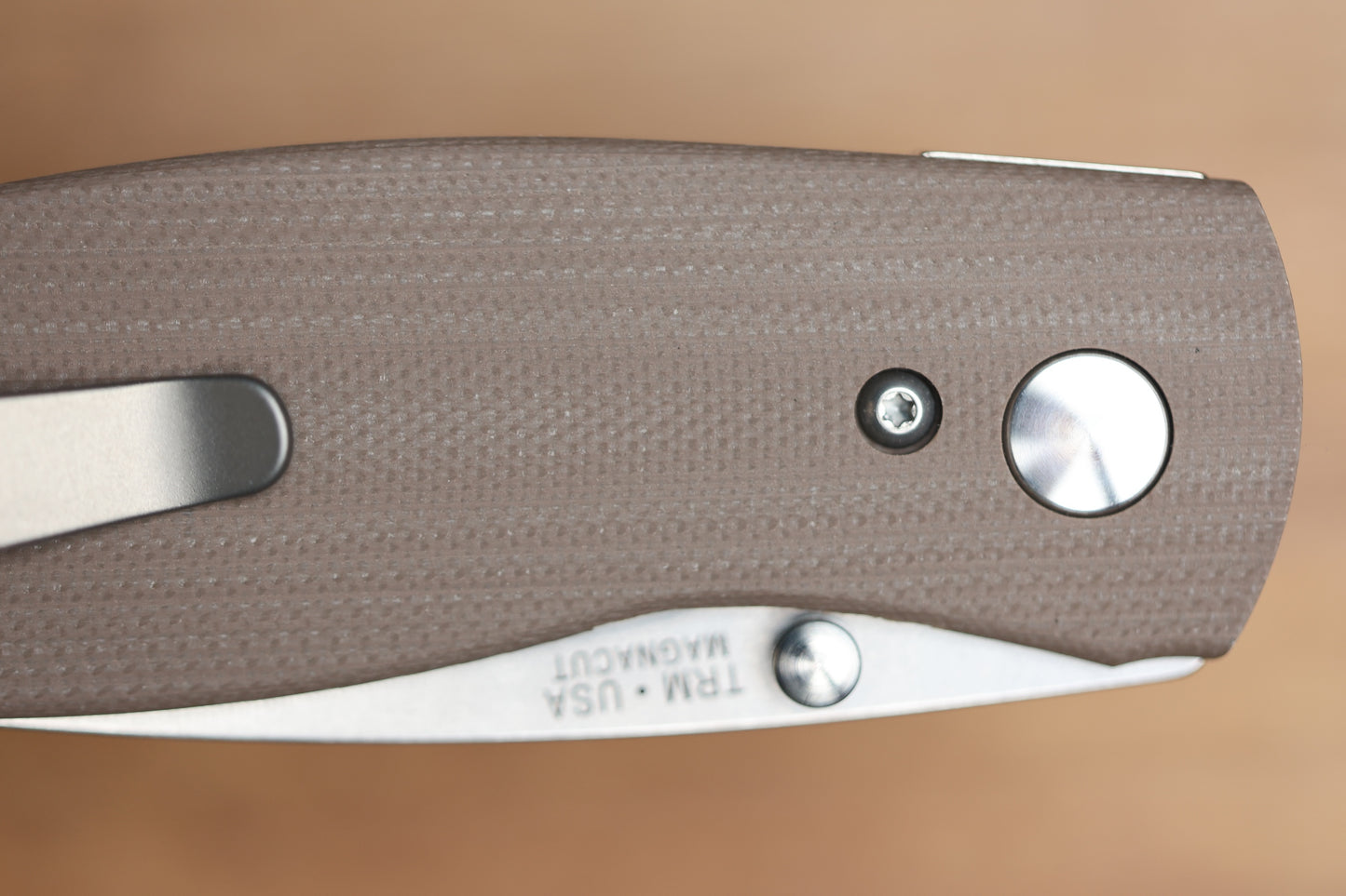 THREE RIVERS MANUFACTURING NEUTRON 2 EARTH BROWN G10 MAGNACUT BLADE