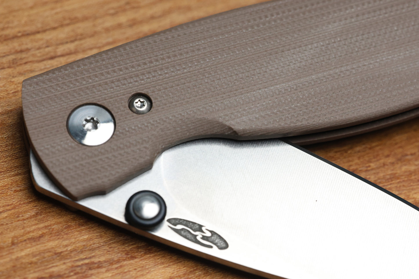 THREE RIVERS MANUFACTURING NEUTRON 2 EARTH BROWN G10 MAGNACUT BLADE
