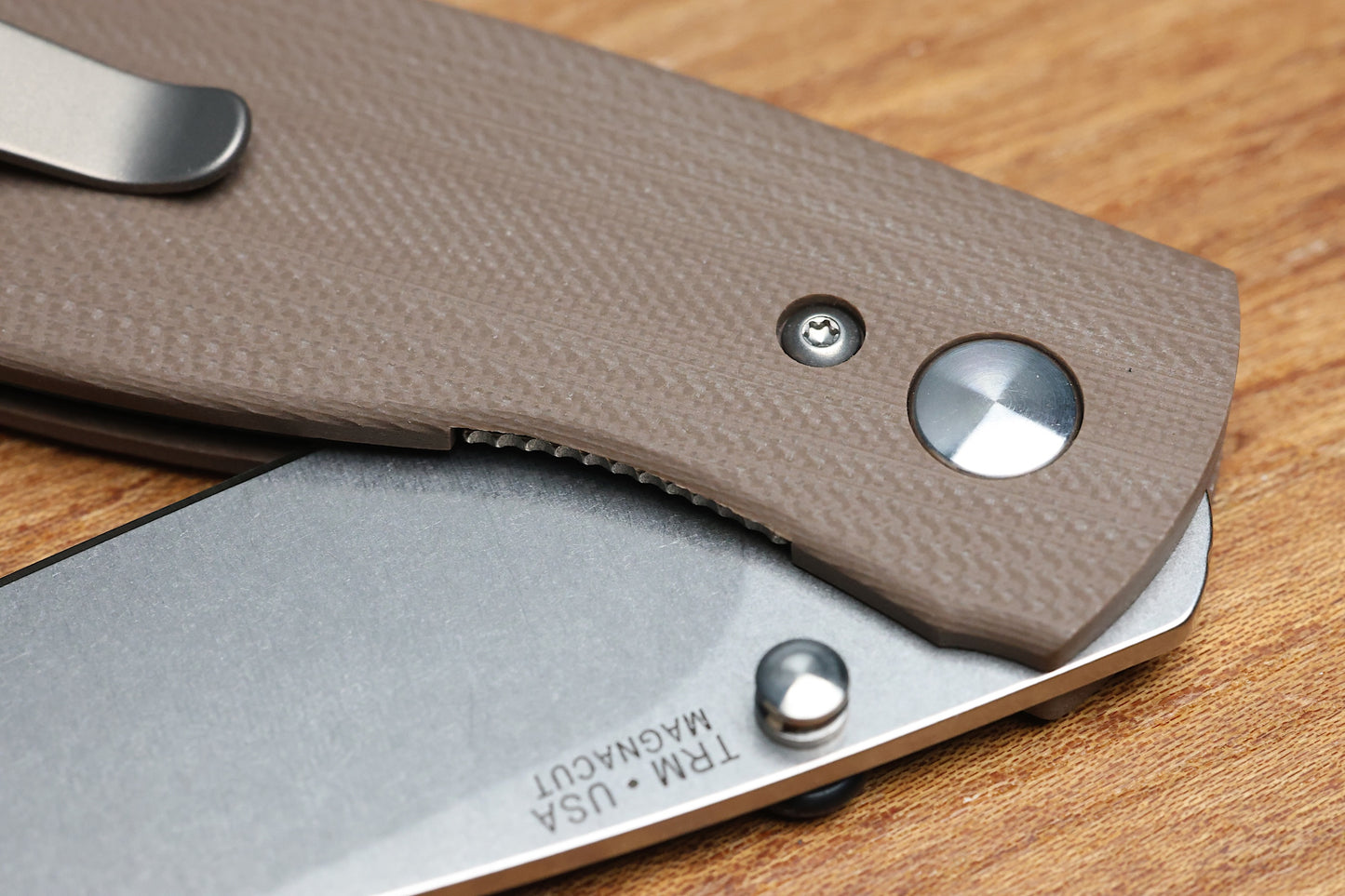 THREE RIVERS MANUFACTURING NEUTRON 2 EARTH BROWN G10 MAGNACUT BLADE