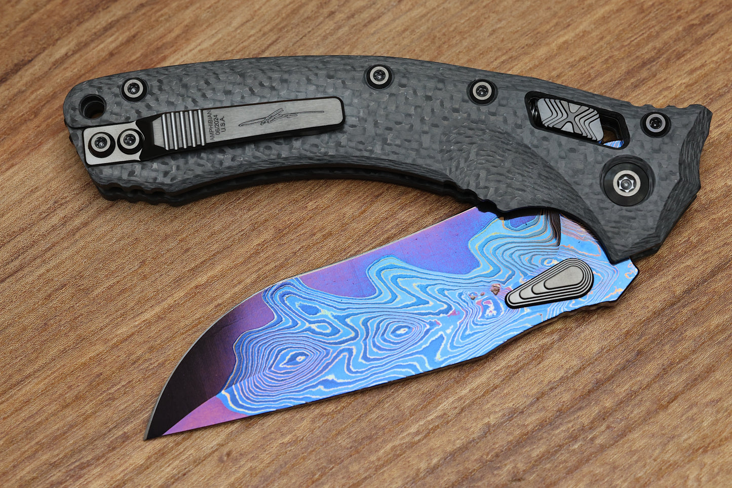 MICROTECH KNIVES AMPHIBIAN RAM-LOK BAKER FORGE BLUED CHEVRON ELITE COPPER MAI & CARBON FIBER HANDLES W/ DLC TWO TONE HARDWARE SIGNATURE SERIES 137RL-16MS3