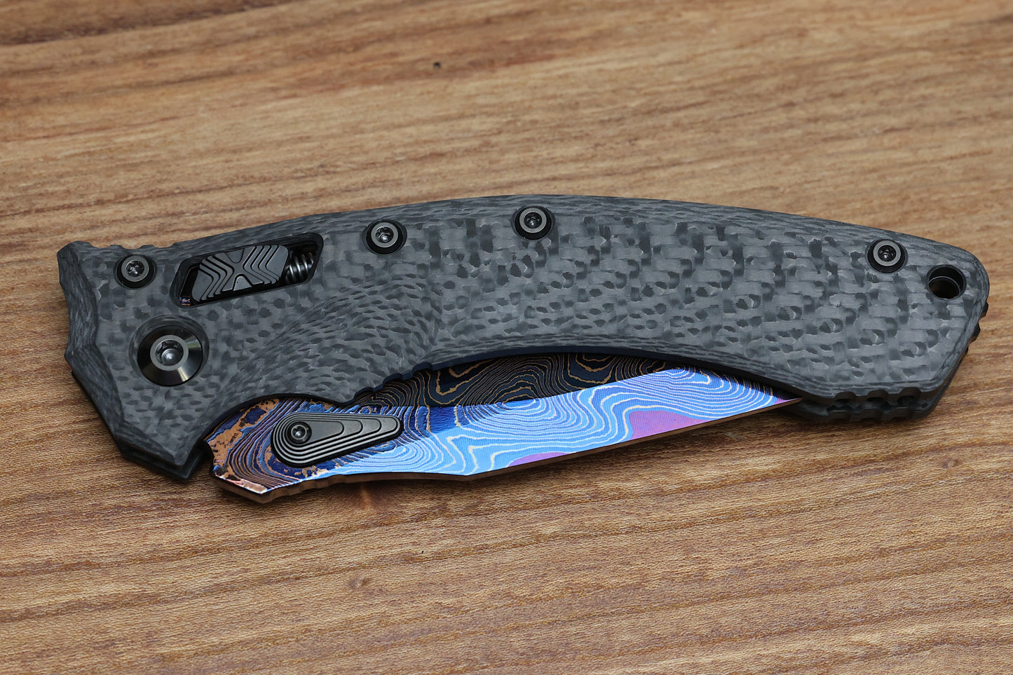 MICROTECH KNIVES AMPHIBIAN RAM-LOK BAKER FORGE BLUED CHEVRON ELITE COPPER MAI & CARBON FIBER HANDLES W/ DLC TWO TONE HARDWARE SIGNATURE SERIES 137RL-16MS3