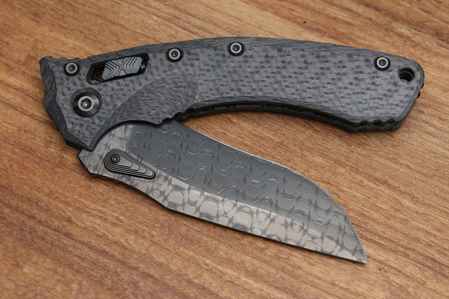 MICROTECH KNIVES AMPHIBIAN RAM-LOK VEGAS FORGE DLC RAZOR WIRE DAMASCUS & CARBON FIBER HANDLES W/ DLC TWO TONE HARDWARE SIGNATURE SERIES 137RL-16MS4