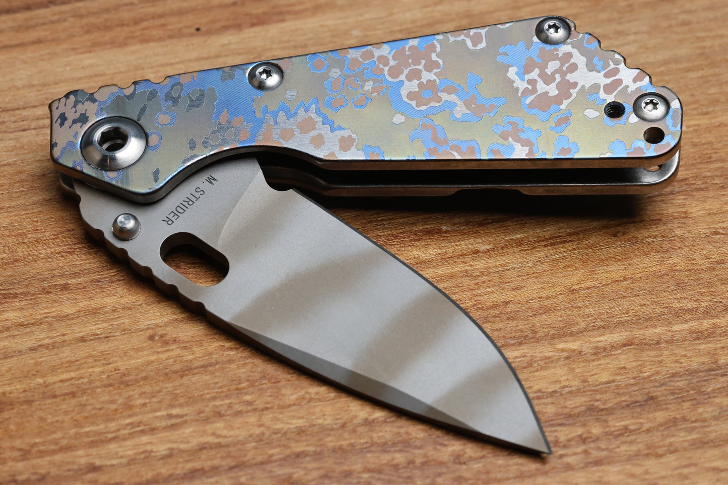 STRIDER KNIVES SNG PARTIZAN CAMO TITANIUM HANDLE W/PARTIZAN CAMO CLIP-TIGER STRIPE MAGNACUT DROP POINT BLADE,