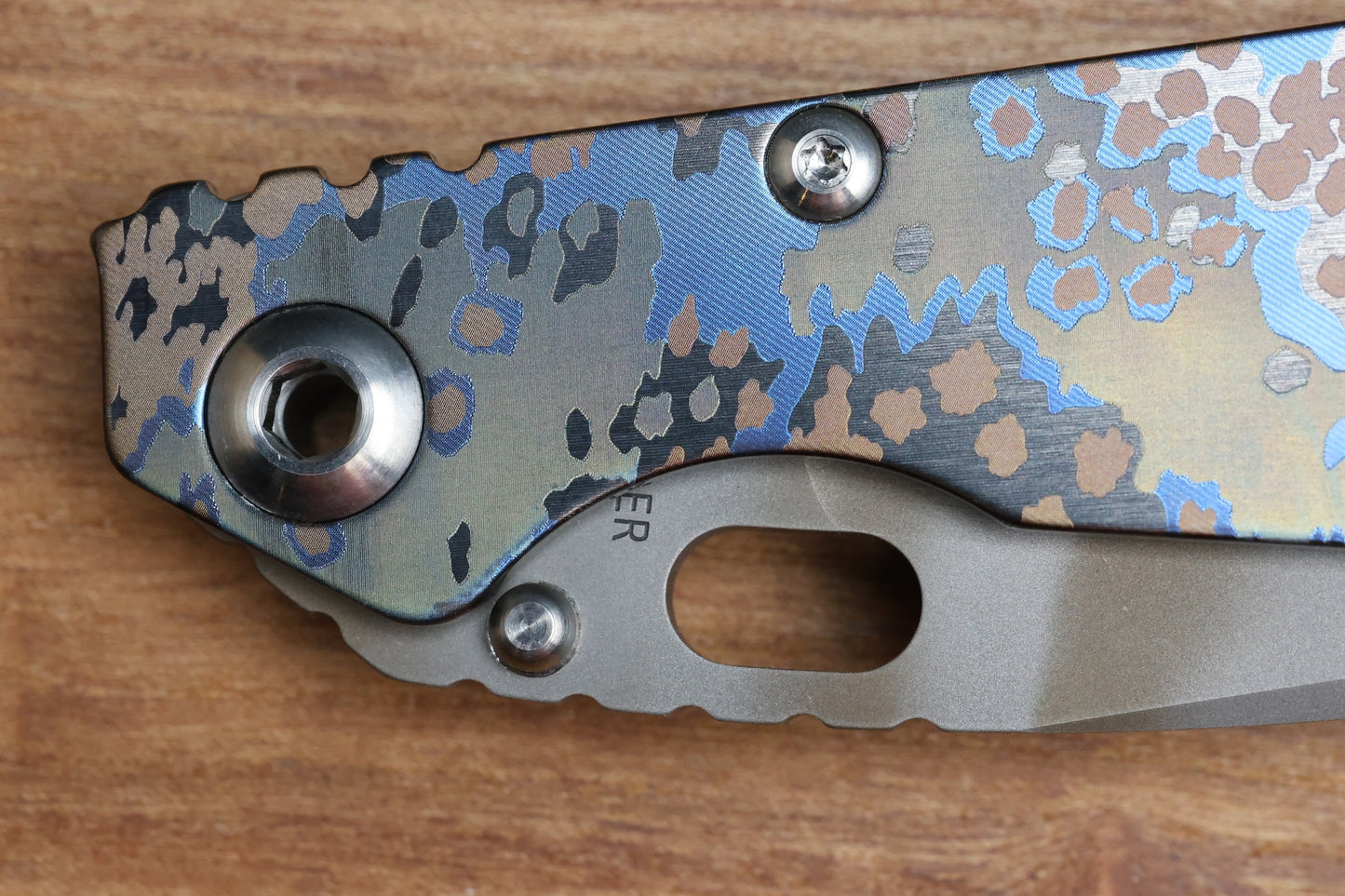 STRIDER KNIVES SNG PARTIZAN CAMO TITANIUM HANDLE W/PARTIZAN CAMO CLIP-TIGER STRIPE MAGNACUT DROP POINT BLADE,