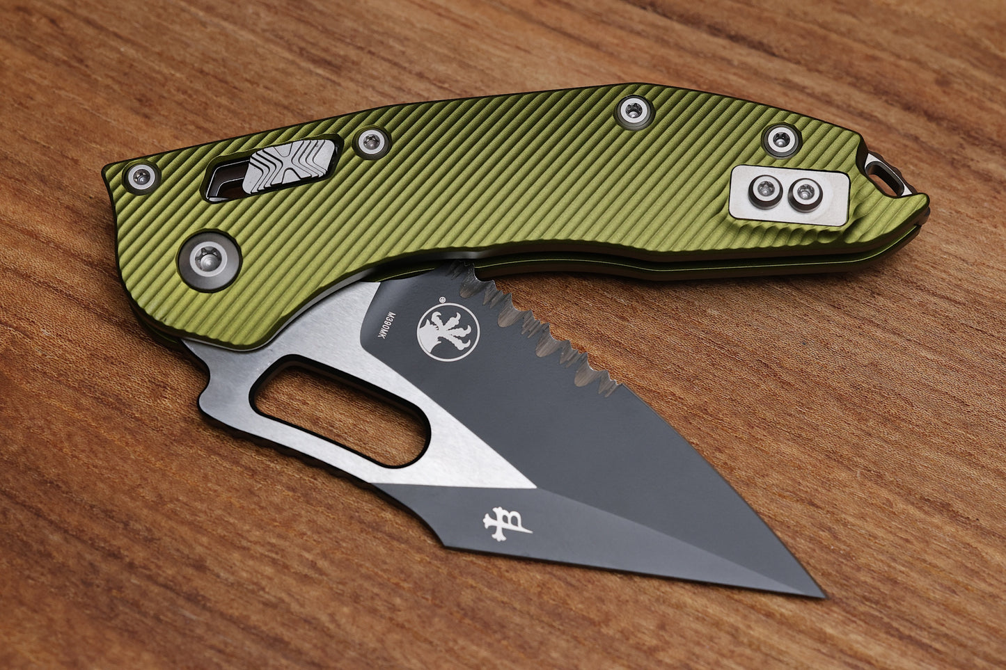 MICROTECH KNIVES MANUAL STITCH RAM LOK FLUTED OD GREEN ALUMINUM & TWO TONE BLACK PARTIAL SERRATED M390MK 169RL-2 FLOD