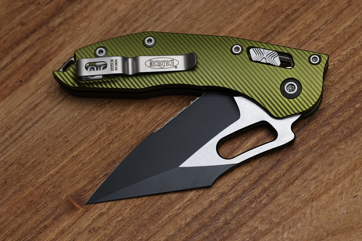 MICROTECH KNIVES MANUAL STITCH RAM LOK FLUTED OD GREEN ALUMINUM & TWO TONE BLACK PARTIAL SERRATED M390MK 169RL-2 FLOD