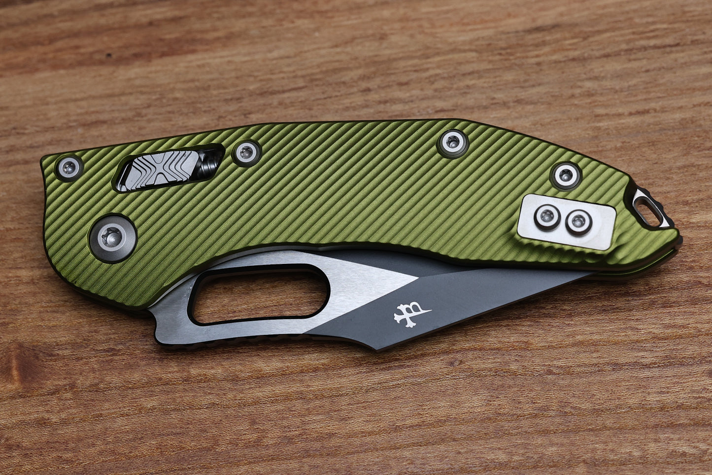 MICROTECH KNIVES MANUAL STITCH RAM LOK FLUTED OD GREEN ALUMINUM & TWO TONE BLACK PARTIAL SERRATED M390MK 169RL-2 FLOD