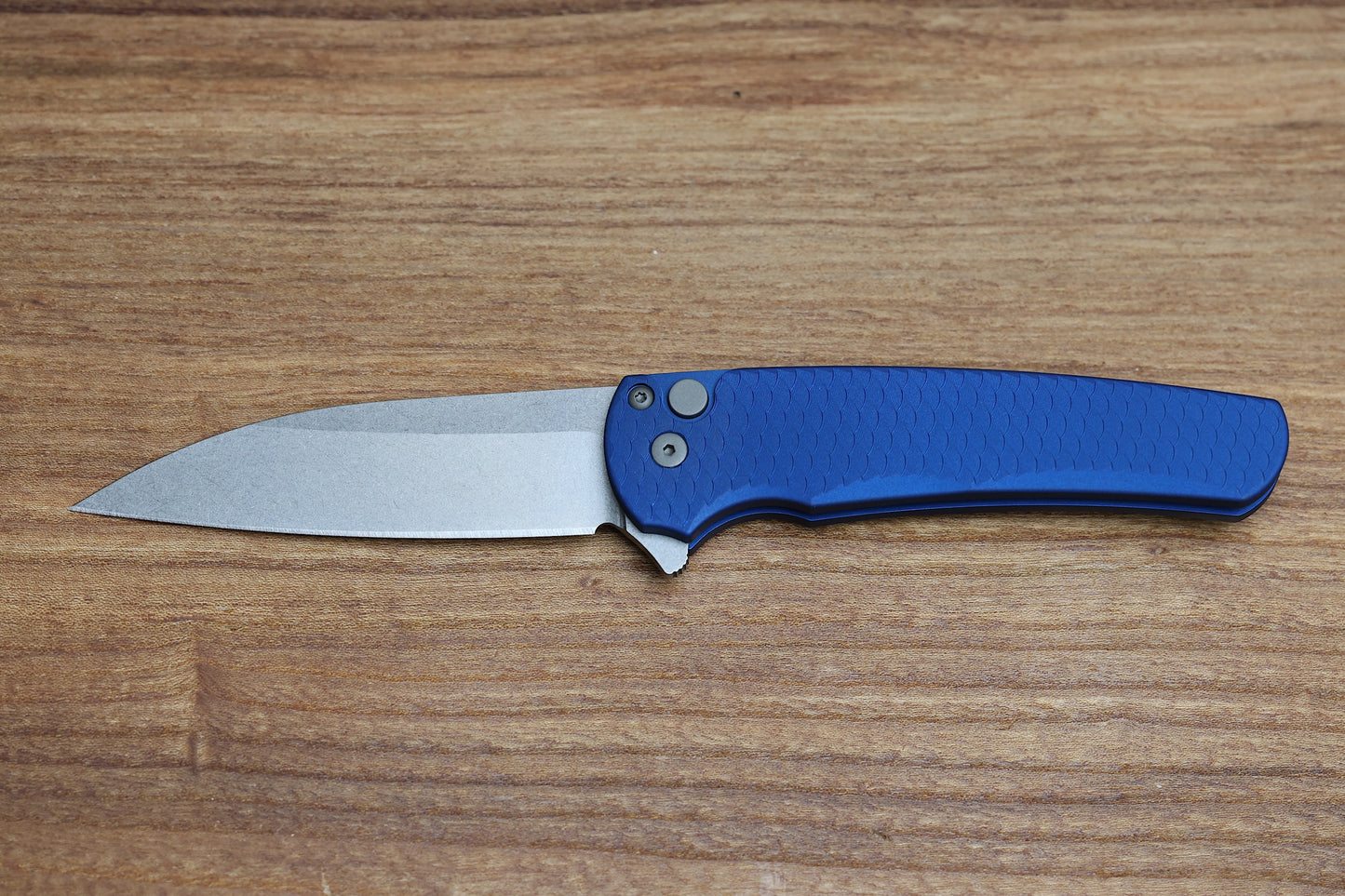 PRO-TECH KNIVES MALIBU FLIPPER – BLUE "DRAGON SCALE" ALUMINUM HANDLE – STONEWASH WHARNCLIFFE MAGNACUT BLADE 5335-BLUE