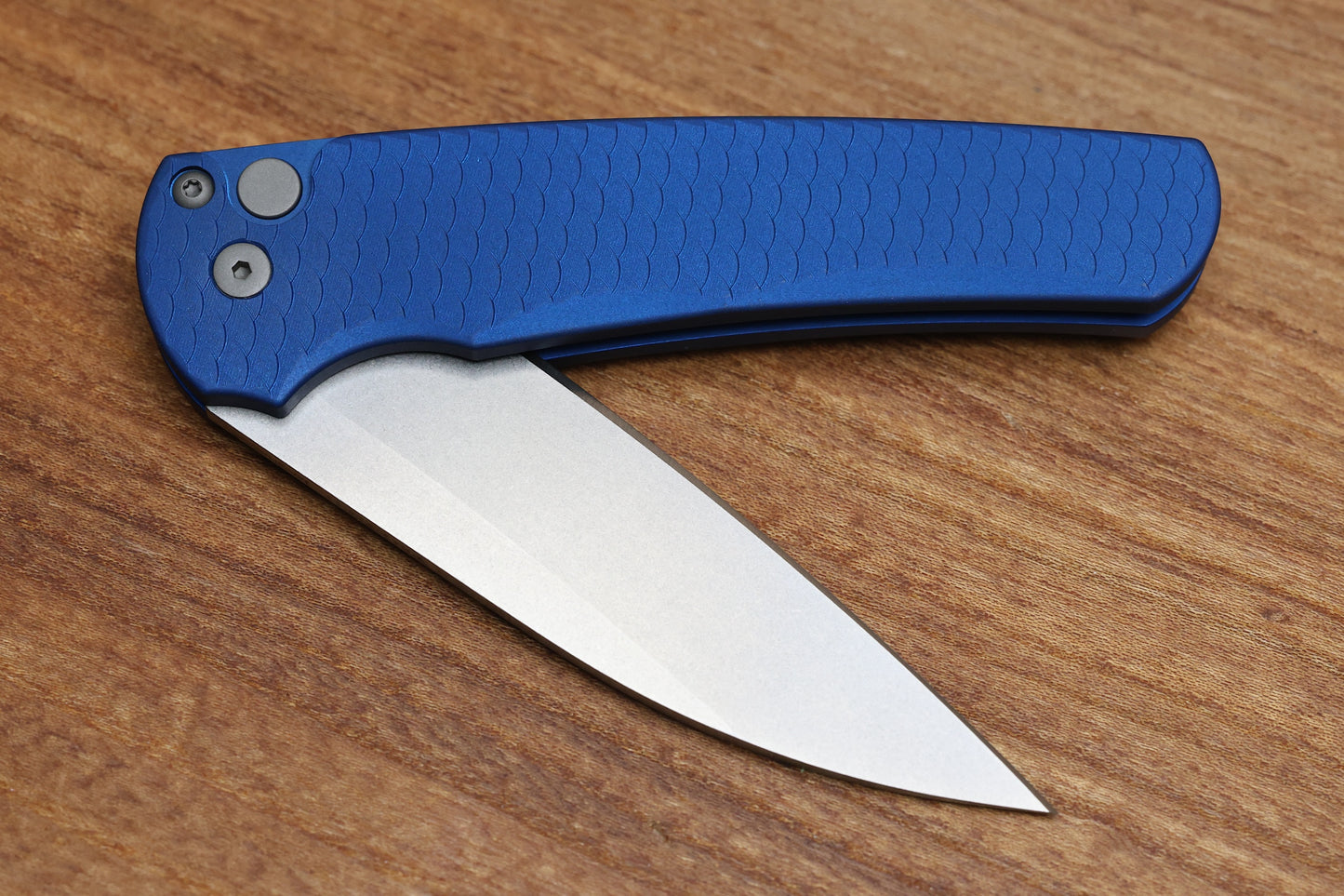 PRO-TECH KNIVES MALIBU FLIPPER – BLUE "DRAGON SCALE" ALUMINUM HANDLE – STONEWASH WHARNCLIFFE MAGNACUT BLADE 5335-BLUE