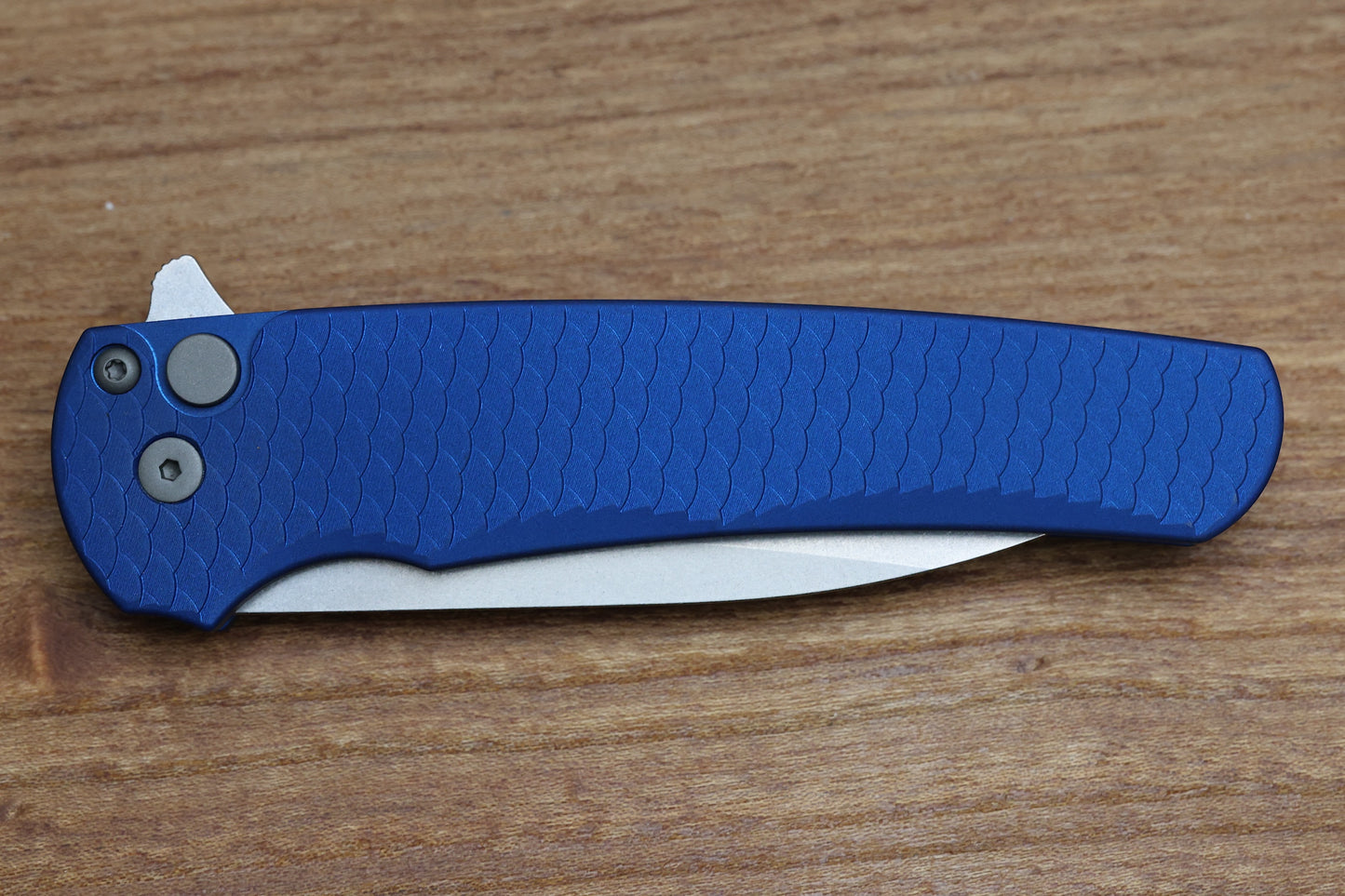 PRO-TECH KNIVES MALIBU FLIPPER – BLUE "DRAGON SCALE" ALUMINUM HANDLE – STONEWASH WHARNCLIFFE MAGNACUT BLADE 5335-BLUE