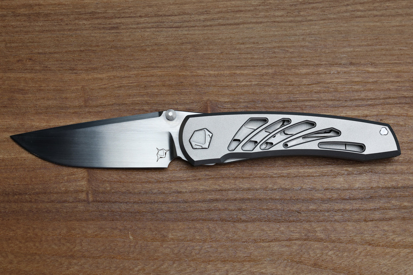 SHARKNIVCO GILLS WAKA V4.9 TITANIUM ZIRBLAST HANDLE FRAME LOCK RWL34 HAND SATIN BLADE