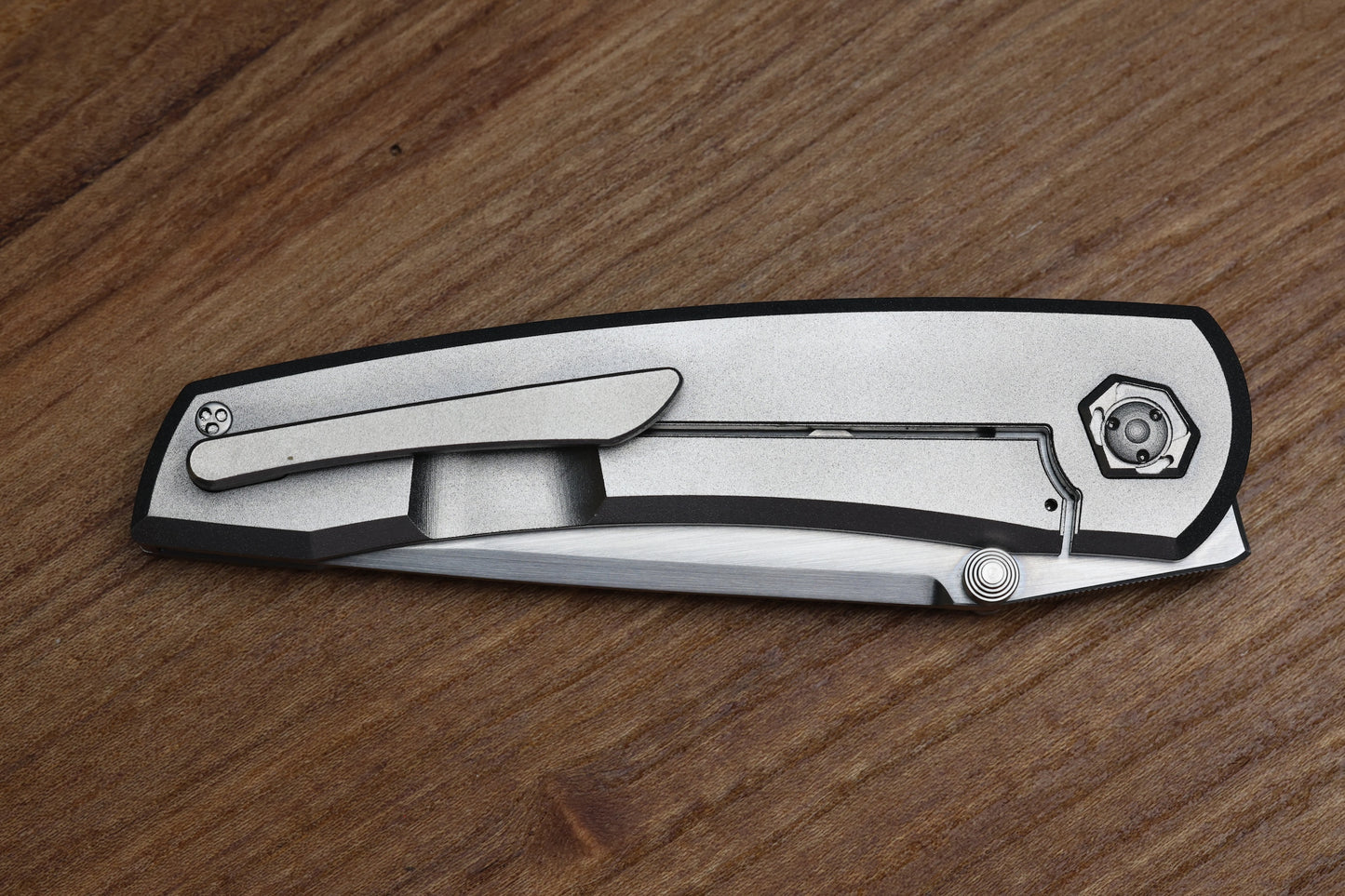 SHARKNIVCO GILLS WAKA V4.9 TITANIUM ZIRBLAST HANDLE FRAME LOCK RWL34 HAND SATIN BLADE