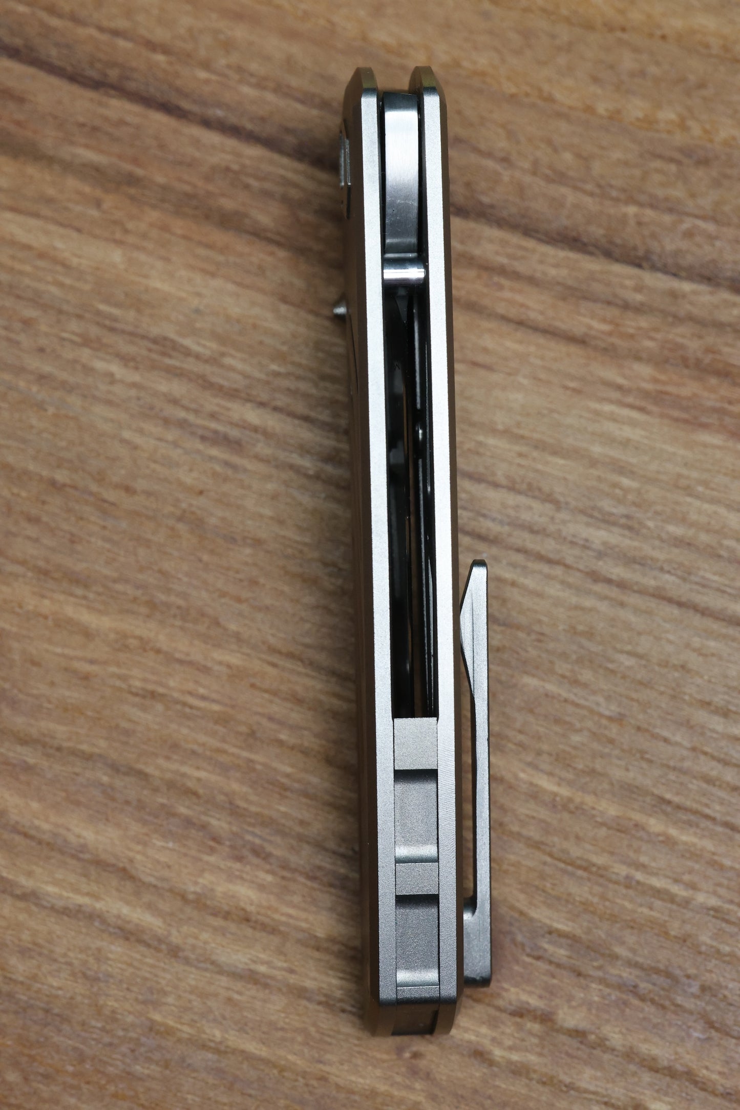SHARKNIVCO GILLS WAKA V4.9 TITANIUM ZIRBLAST HANDLE FRAME LOCK RWL34 HAND SATIN BLADE