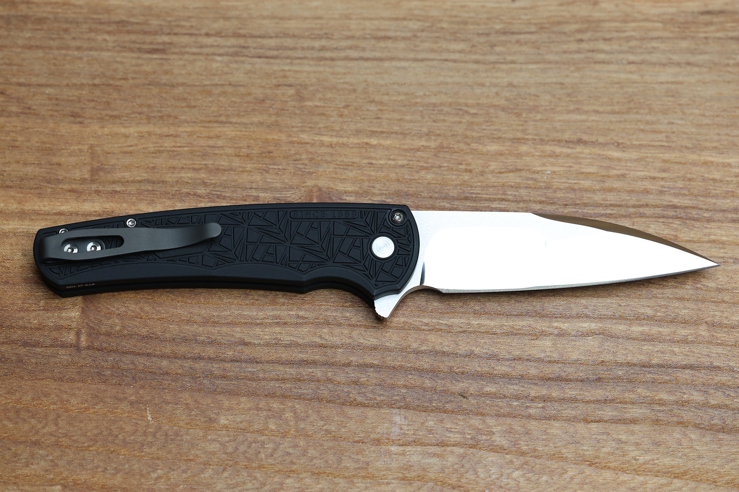 PRO-TECH KNIVES MALIBU FLIPPER CUSTOM 001 - BLACK ALUMINUM "NEXUS" HANDLE, IRIE GROUND WHARNCLIFFE BLADE, BLACK LIP PEARL BUTTON