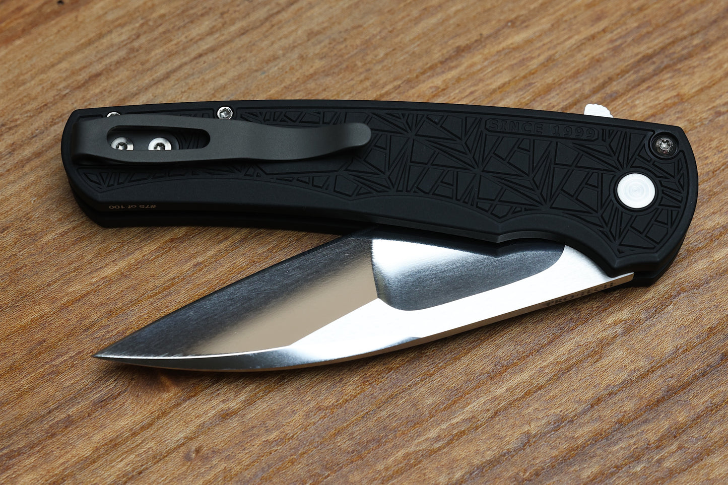 PRO-TECH KNIVES MALIBU FLIPPER CUSTOM 001 - BLACK ALUMINUM "NEXUS" HANDLE, IRIE GROUND WHARNCLIFFE BLADE, BLACK LIP PEARL BUTTON