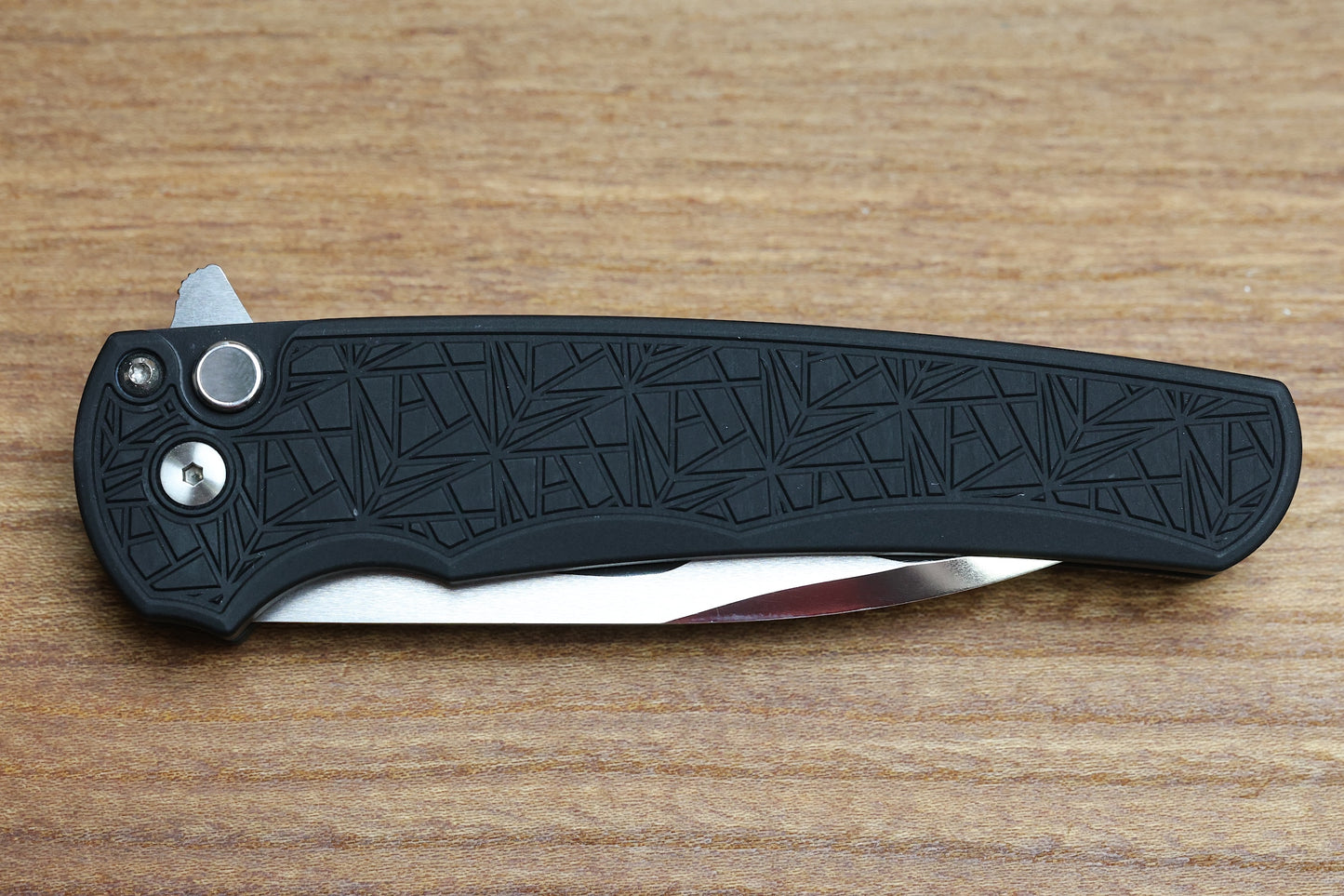 PRO-TECH KNIVES MALIBU FLIPPER CUSTOM 001 - BLACK ALUMINUM "NEXUS" HANDLE, IRIE GROUND WHARNCLIFFE BLADE, BLACK LIP PEARL BUTTON