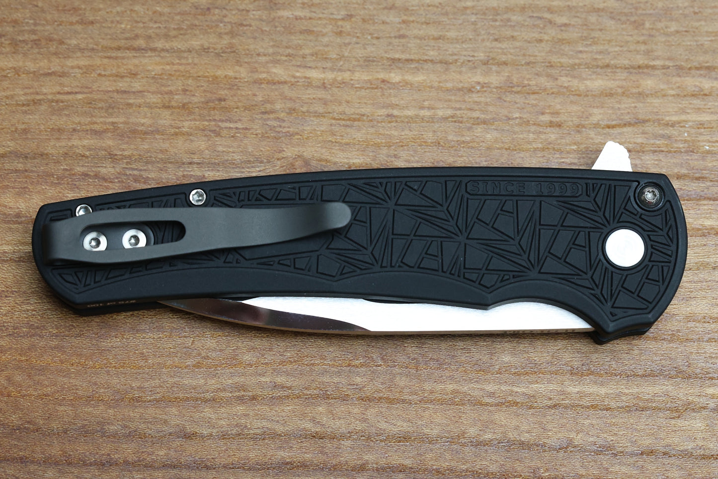 PRO-TECH KNIVES MALIBU FLIPPER CUSTOM 001 - BLACK ALUMINUM "NEXUS" HANDLE, IRIE GROUND WHARNCLIFFE BLADE, BLACK LIP PEARL BUTTON