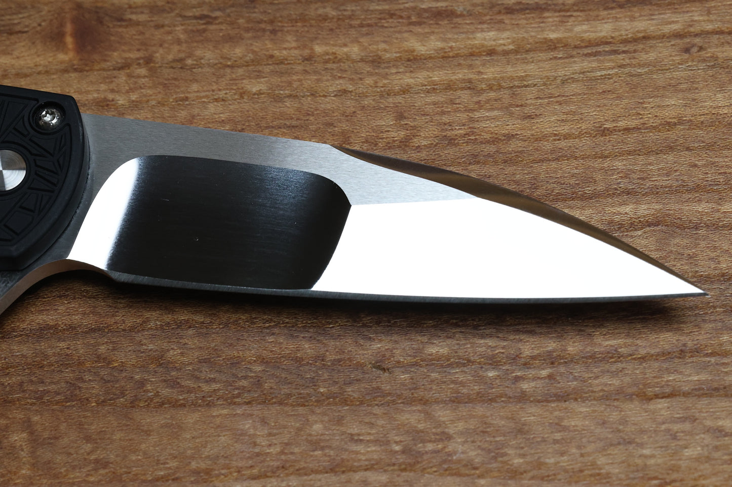 PRO-TECH KNIVES MALIBU FLIPPER CUSTOM 001 - BLACK ALUMINUM "NEXUS" HANDLE, IRIE GROUND WHARNCLIFFE BLADE, BLACK LIP PEARL BUTTON