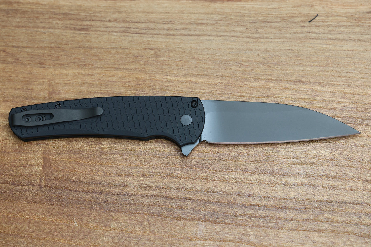 PRO-TECH KNIVES MALIBU FLIPPER - 5336 OPERATOR - BLACK "DRAGON SCALE" HANDLE, DLC WHARNCLIFFE MAGNACUT BLADE, TRITIUM BUTTON