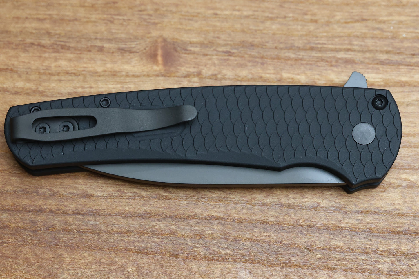 PRO-TECH KNIVES MALIBU FLIPPER - 5336 OPERATOR - BLACK "DRAGON SCALE" HANDLE, DLC WHARNCLIFFE MAGNACUT BLADE, TRITIUM BUTTON