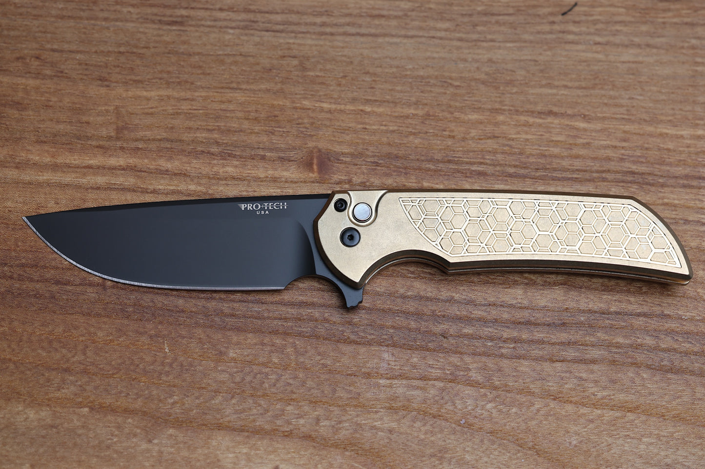 PRO-TECH KNIVES MORDAX - BLADE SHOW ATL 2024 - STONEWASH AL BRONZE "GRIDLOCK" HANDLE, DLC MAGNACUT BLADE, BLACK LIP PEARL BUTTON