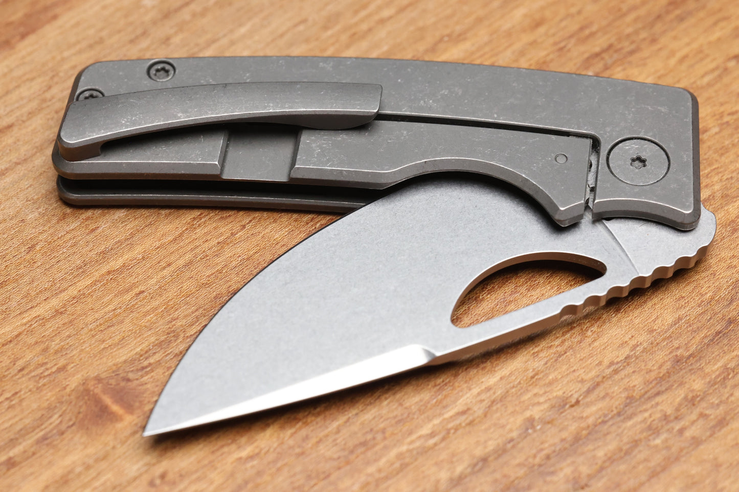 OZ MACHINE COMPANY ROOSEVELT TITANIUM SPEED HOLES MAGNACUT BLADE #3240 (PREOWNED)