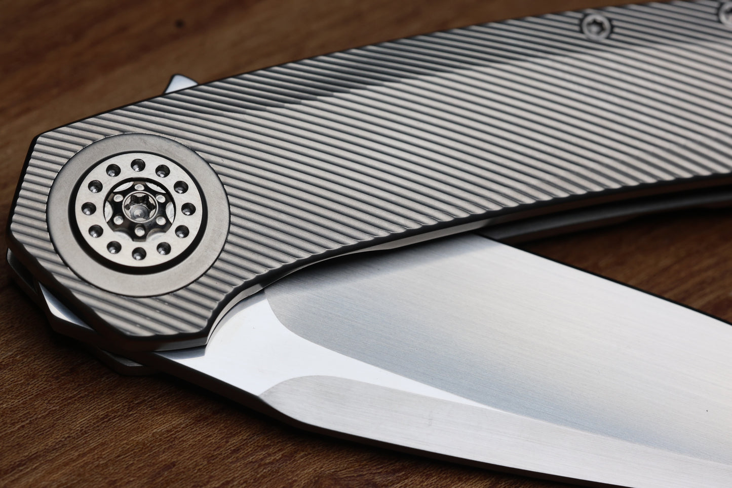 SKIFF MADE BLADES FUGITIVE MILLED TITANIUM SCALES TITANIUM HARDWARE SATIN CPM154 BLADE #227 (PREOWNED)