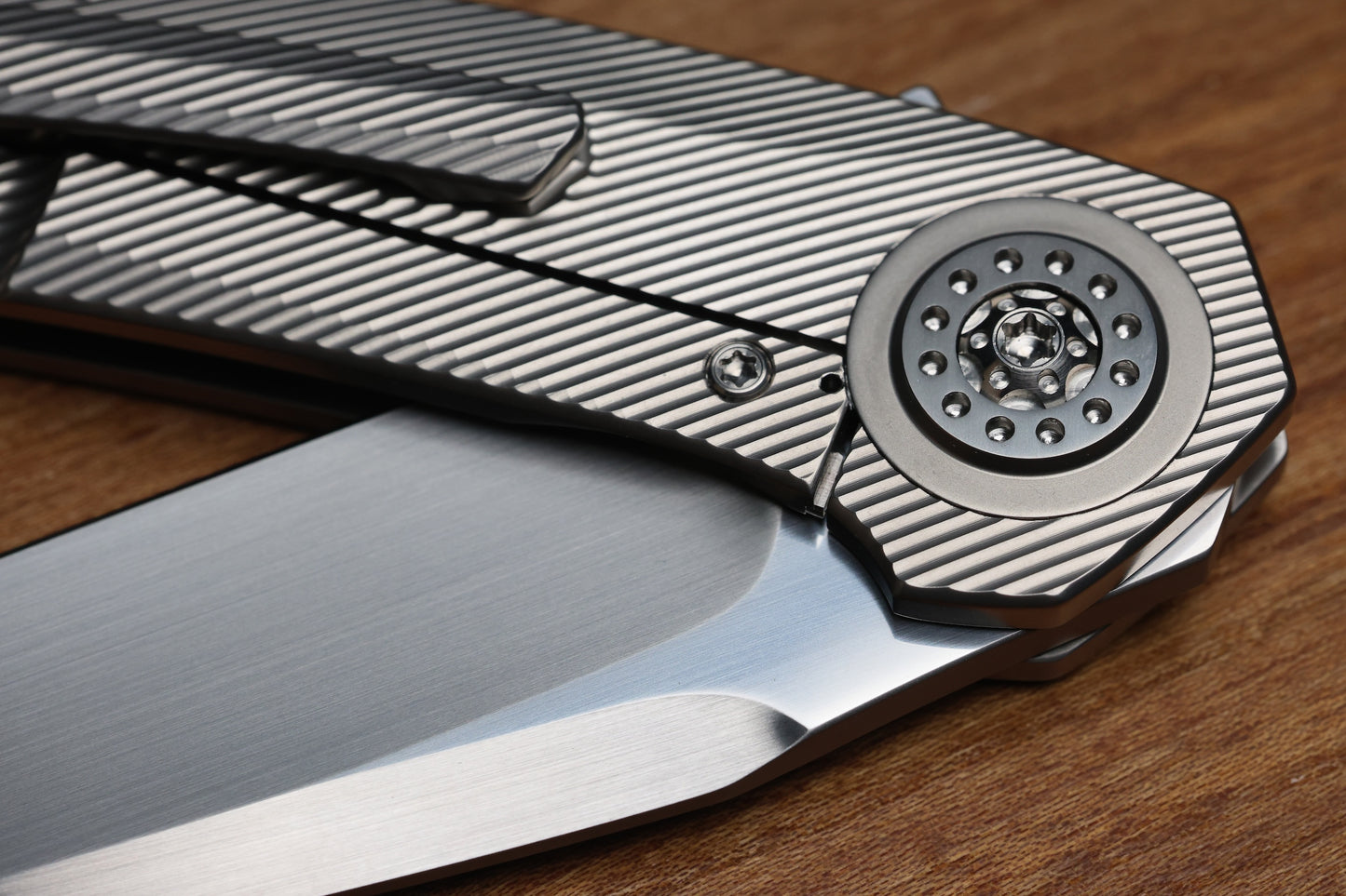 SKIFF MADE BLADES FUGITIVE MILLED TITANIUM SCALES TITANIUM HARDWARE SATIN CPM154 BLADE #227 (PREOWNED)