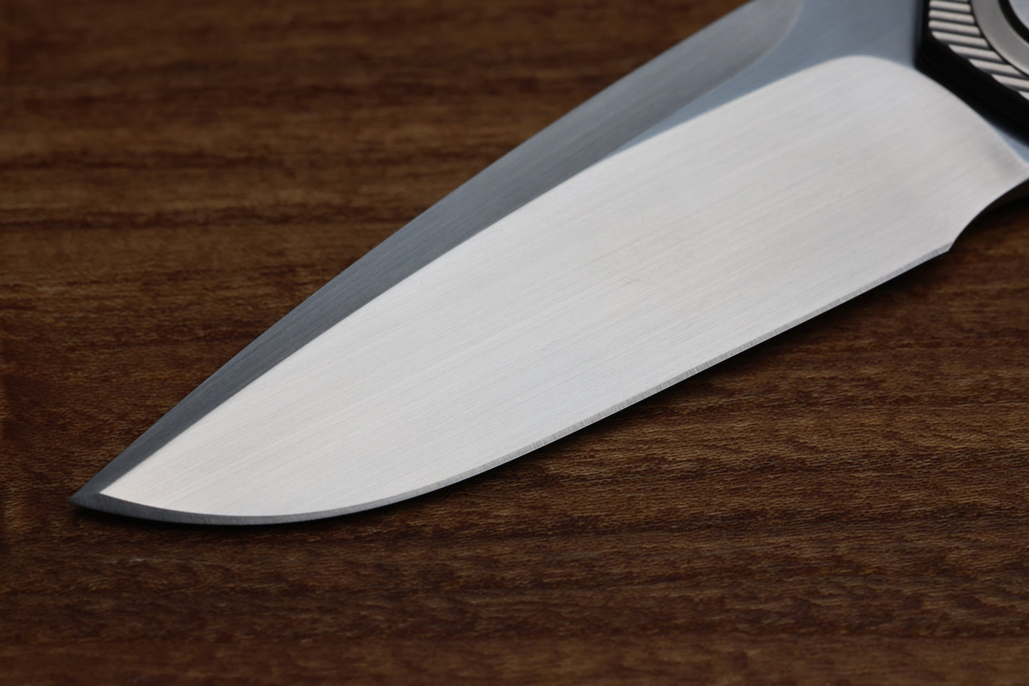 SKIFF MADE BLADES FUGITIVE MILLED TITANIUM SCALES TITANIUM HARDWARE SATIN CPM154 BLADE #227 (PREOWNED)