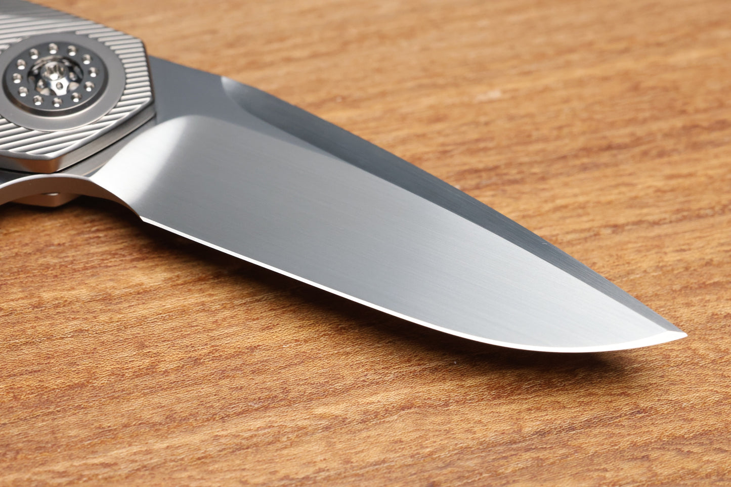 SKIFF MADE BLADES FUGITIVE MILLED TITANIUM SCALES TITANIUM HARDWARE SATIN CPM154 BLADE #227 (PREOWNED)