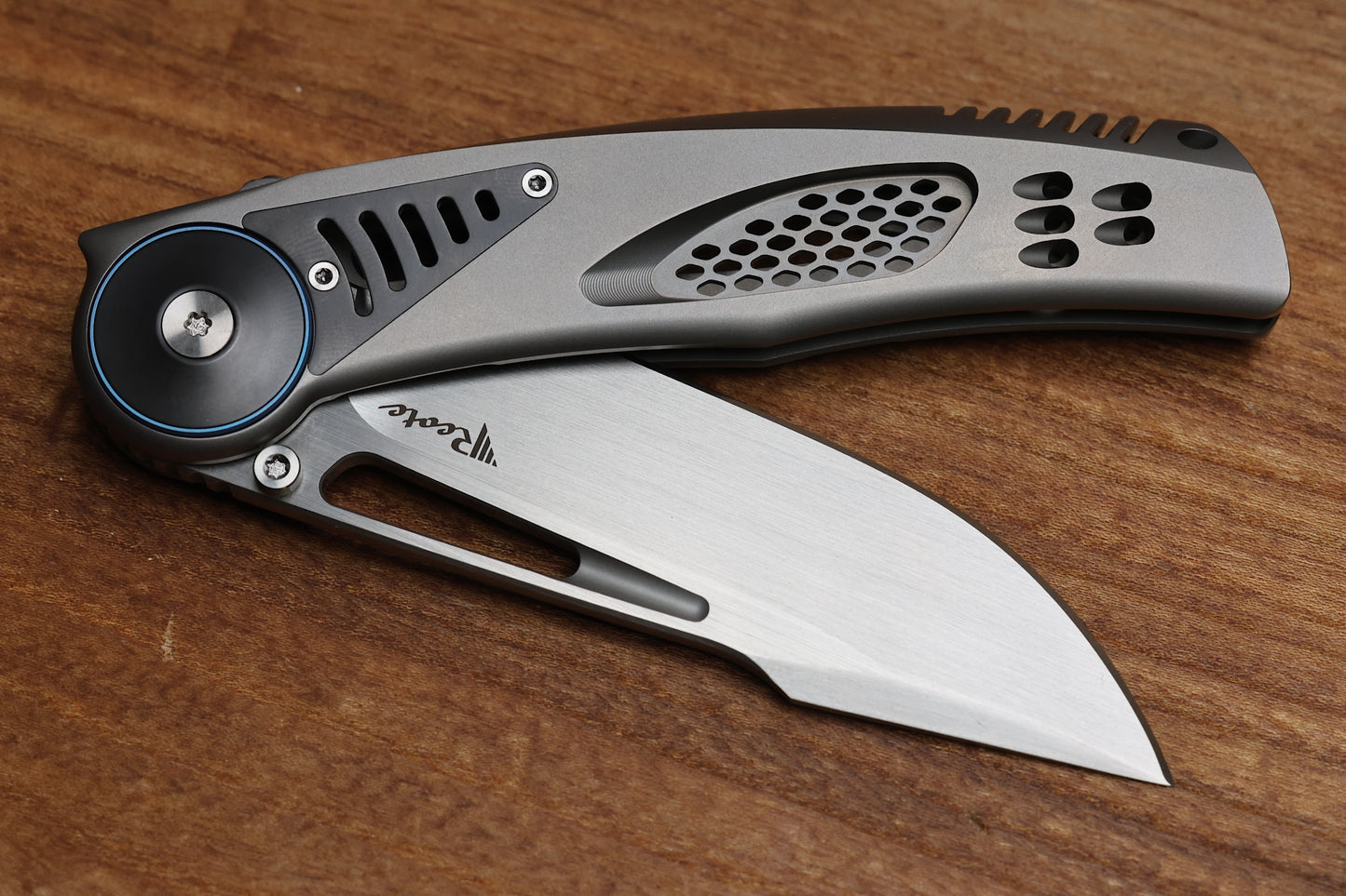 REATE KNIVES GTR TITANIUM INTEGRAL BEAD BLAST W/ ZIRCONIUM ACCENTS & HAND SATIN M390