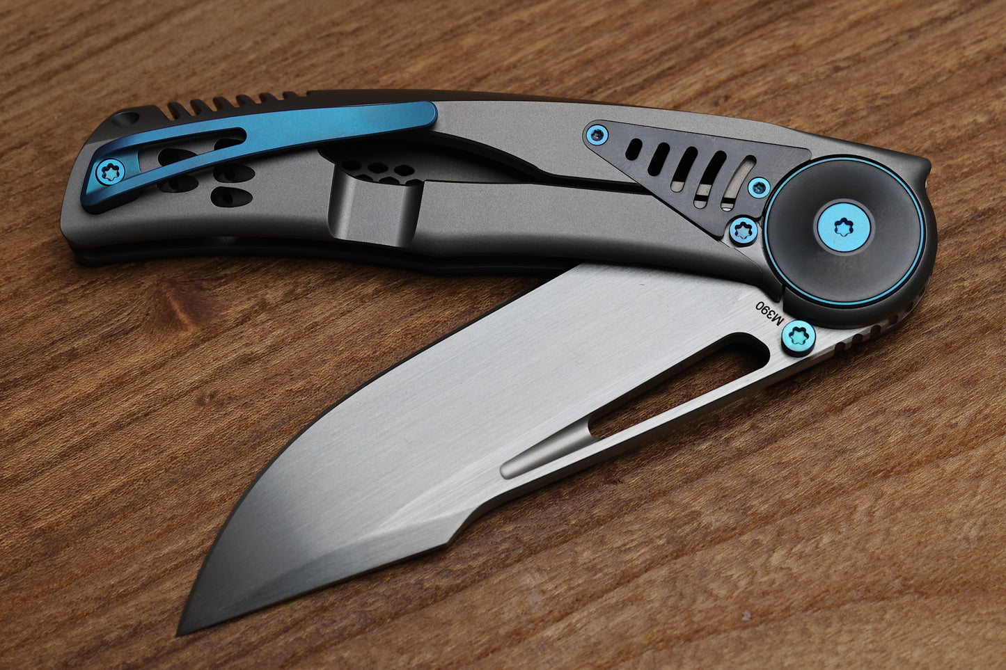 REATE KNIVES GTR TITANIUM INTEGRAL BEAD BLAST W/ ZIRCONIUM ACCENTS W/ BLUE HARDWARE & HAND SATIN M390