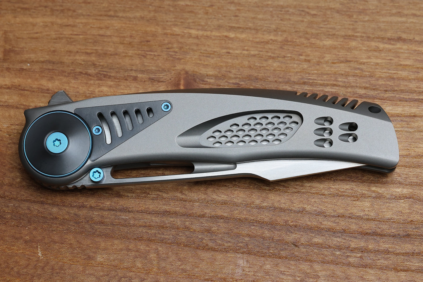 REATE KNIVES GTR TITANIUM INTEGRAL BEAD BLAST W/ ZIRCONIUM ACCENTS W/ BLUE HARDWARE & HAND SATIN M390