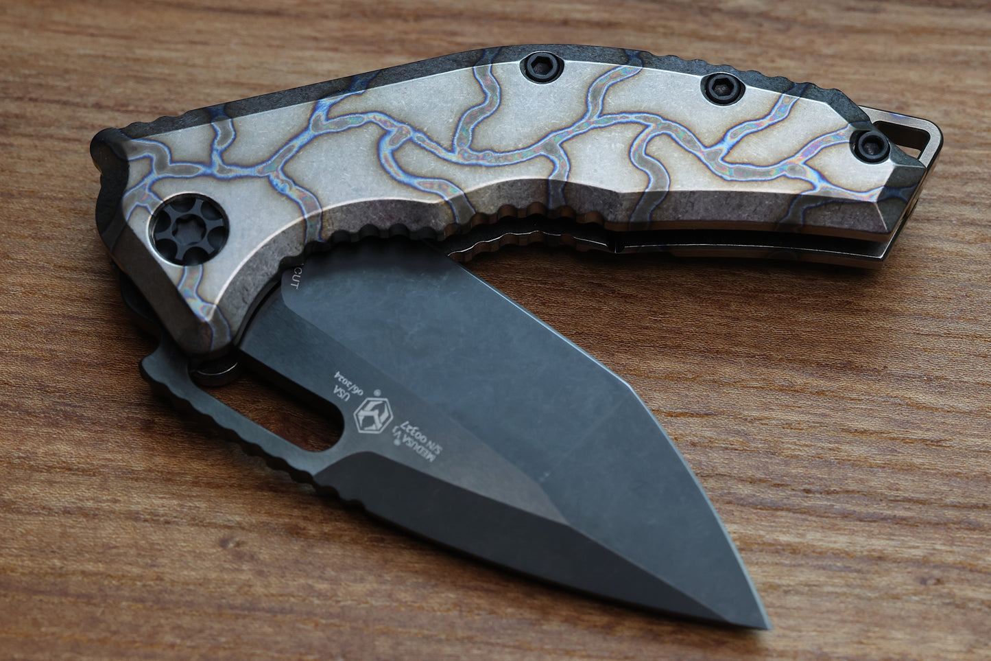 HERETIC KNIVES MEDUSA MANUAL FLAMED TITANIUM & DLC MAGNACUT H009-6A-FTI