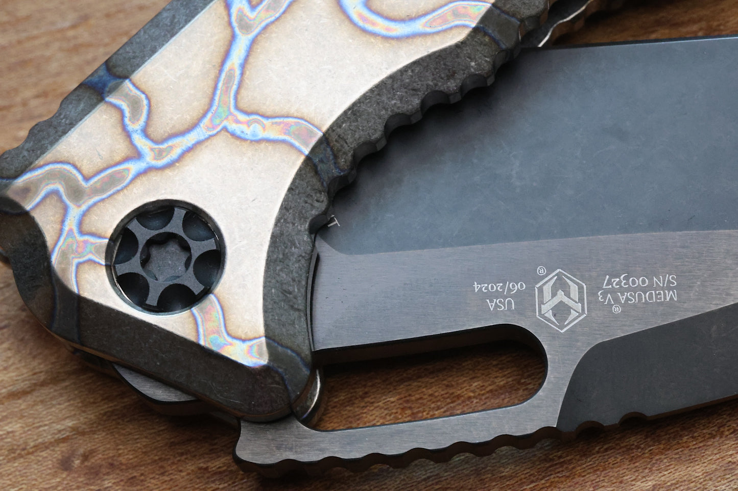 HERETIC KNIVES MEDUSA MANUAL FLAMED TITANIUM & DLC MAGNACUT H009-6A-FTI