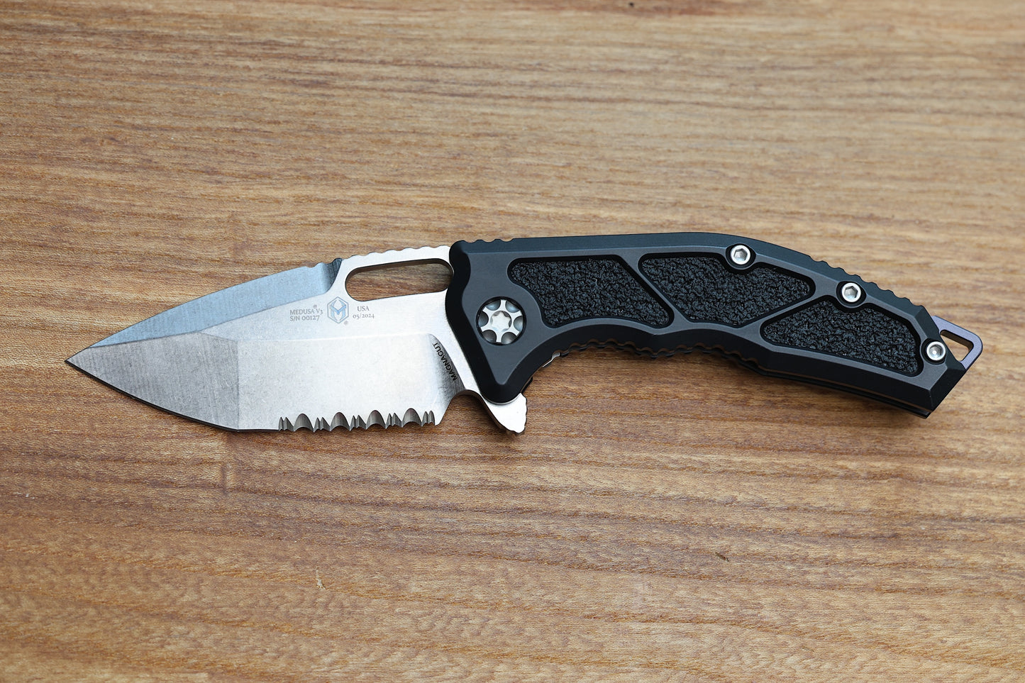 HERETIC KNIVES MEDUSA MANUAL BLACK ALUMINUM FRAME LOCK W/ GRIP INLAYS & STONEWASH PARTIAL SERRATED MAGNACUT H009-2B